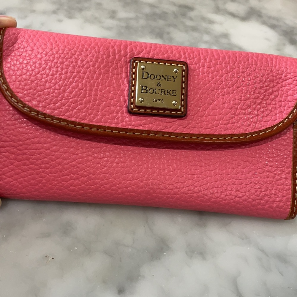 Dooney & Bourke flap wallet - Picture 2 of 4